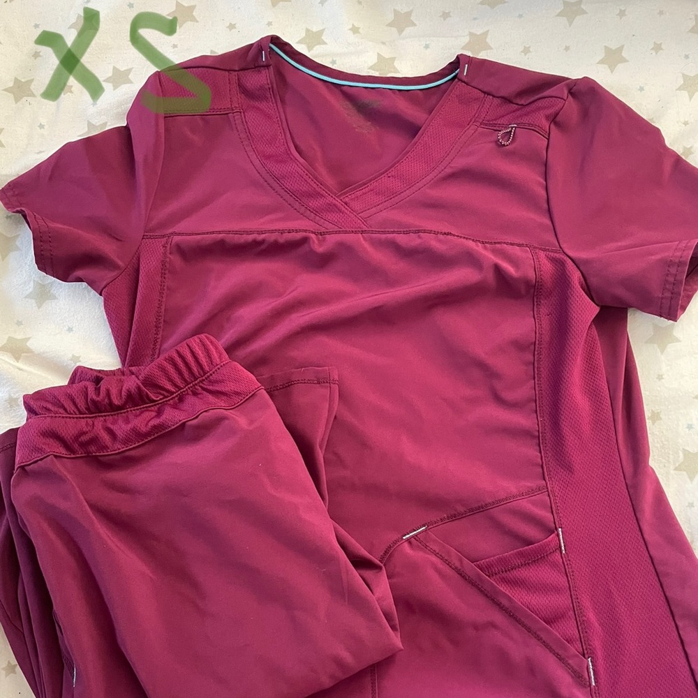 5 pairs of scrubs, sizes xs & small.